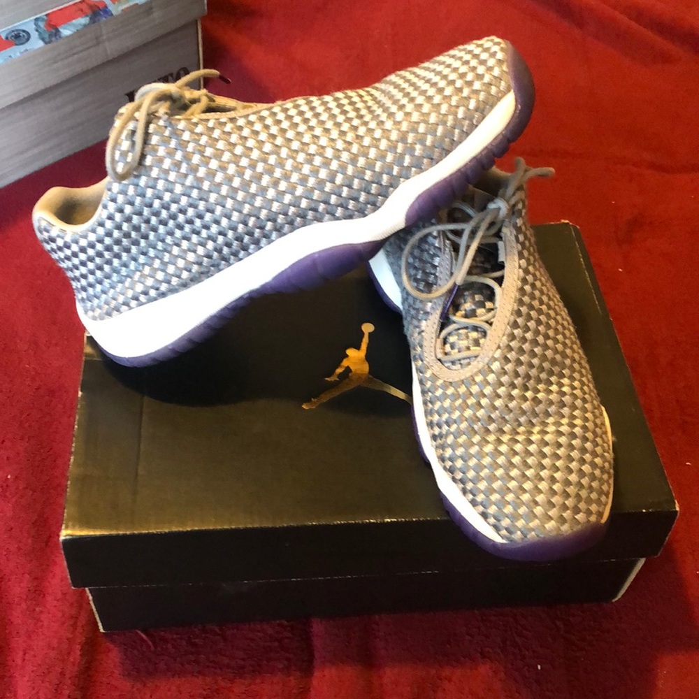 NIKE AIR JORDAN Size ( 5.5 Y) ( 7 W) Future Low GG Shoes Wolf Grey 724814-039.